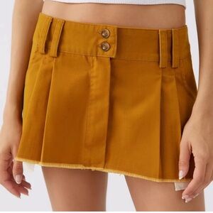 BDG Sydney Pleated Low-Rise Mini Skirt (Size L)